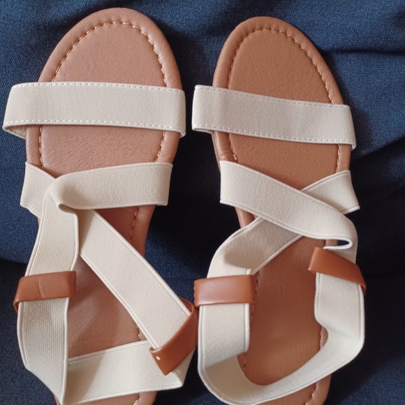 NEW Women's Sandals - Size 7.5 - Picture 2 of 10